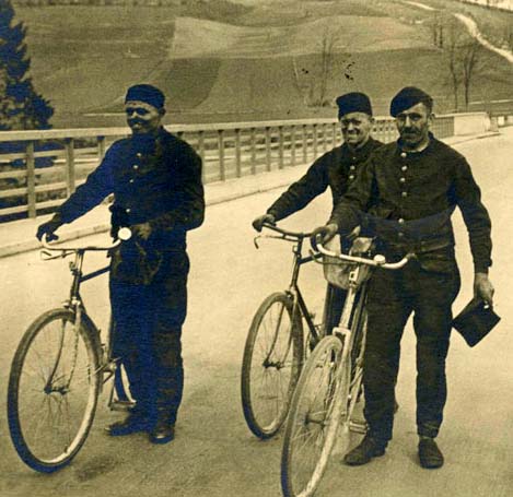 Bild:Fahrrad AK Sammlung Oskar 042 Rauchfangkehrer ausschnitt 001.jpg